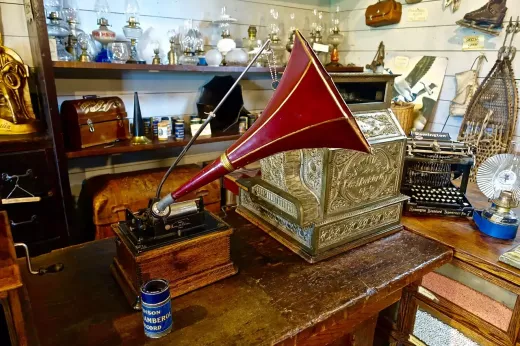 Phonograph History Exploring Origins and Evolution